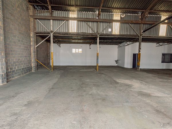 588  m² Industrial space