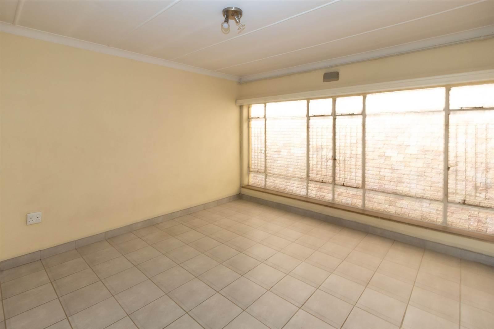 2 Bed Apartment in Kempton Park Central photo number 16