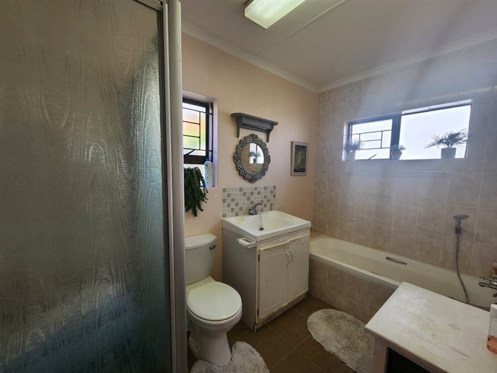 2 Bed House in Stilbaai photo number 12