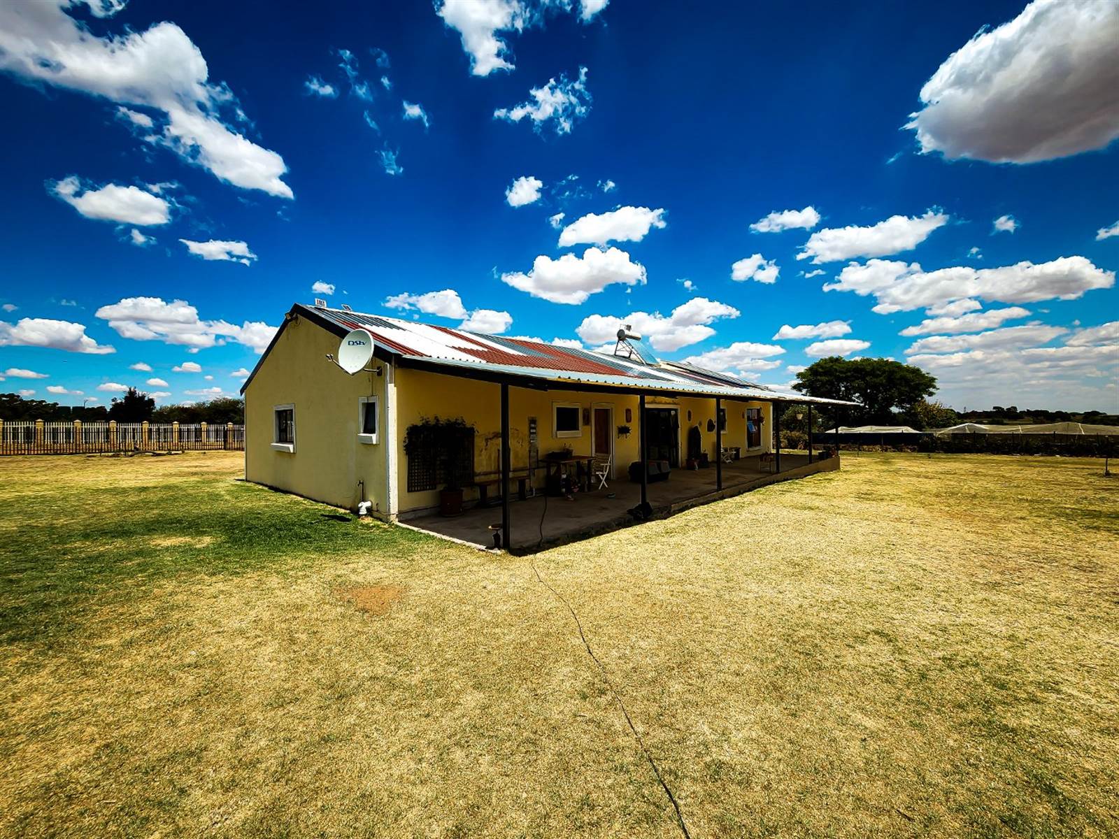 1.4 ha Farm in Randfontein photo number 1