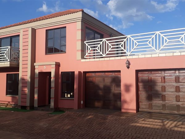 3 Bedroom Townhouse 3 Bedroom Townhouse