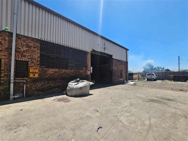 330  m² Industrial space