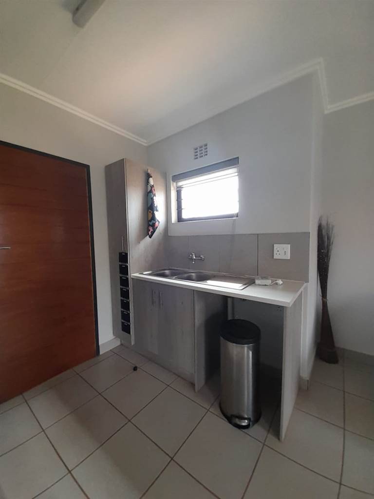 2 Bed House in Protea Glen photo number 7