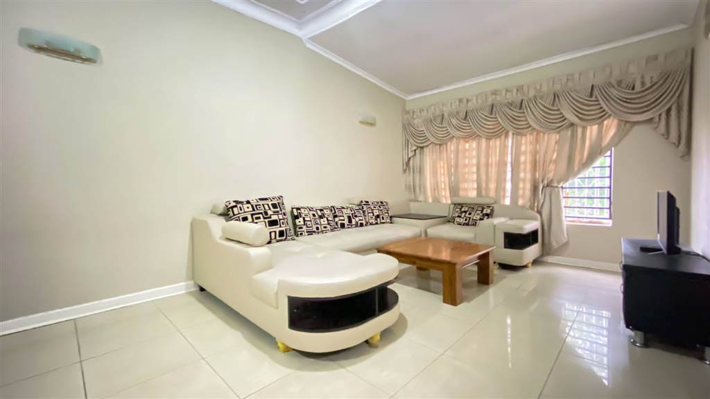 7 Bed House in Auckland Park photo number 7