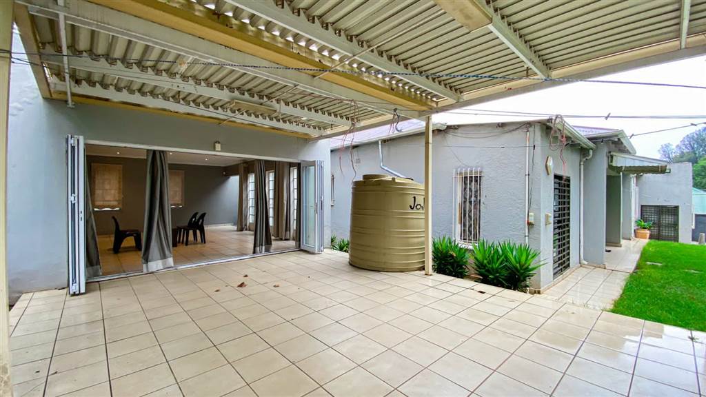 7 Bed House in Auckland Park photo number 27