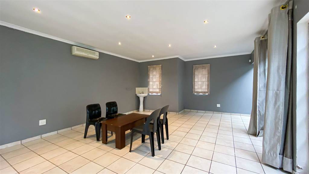 7 Bed House in Auckland Park photo number 5
