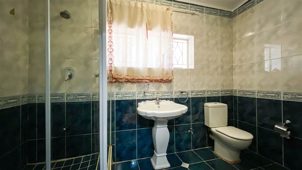 7 Bed House in Auckland Park photo number 17