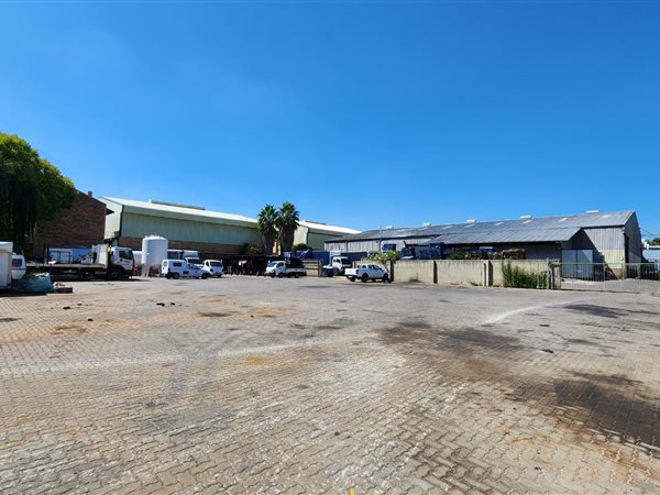 1 400  m² Industrial space