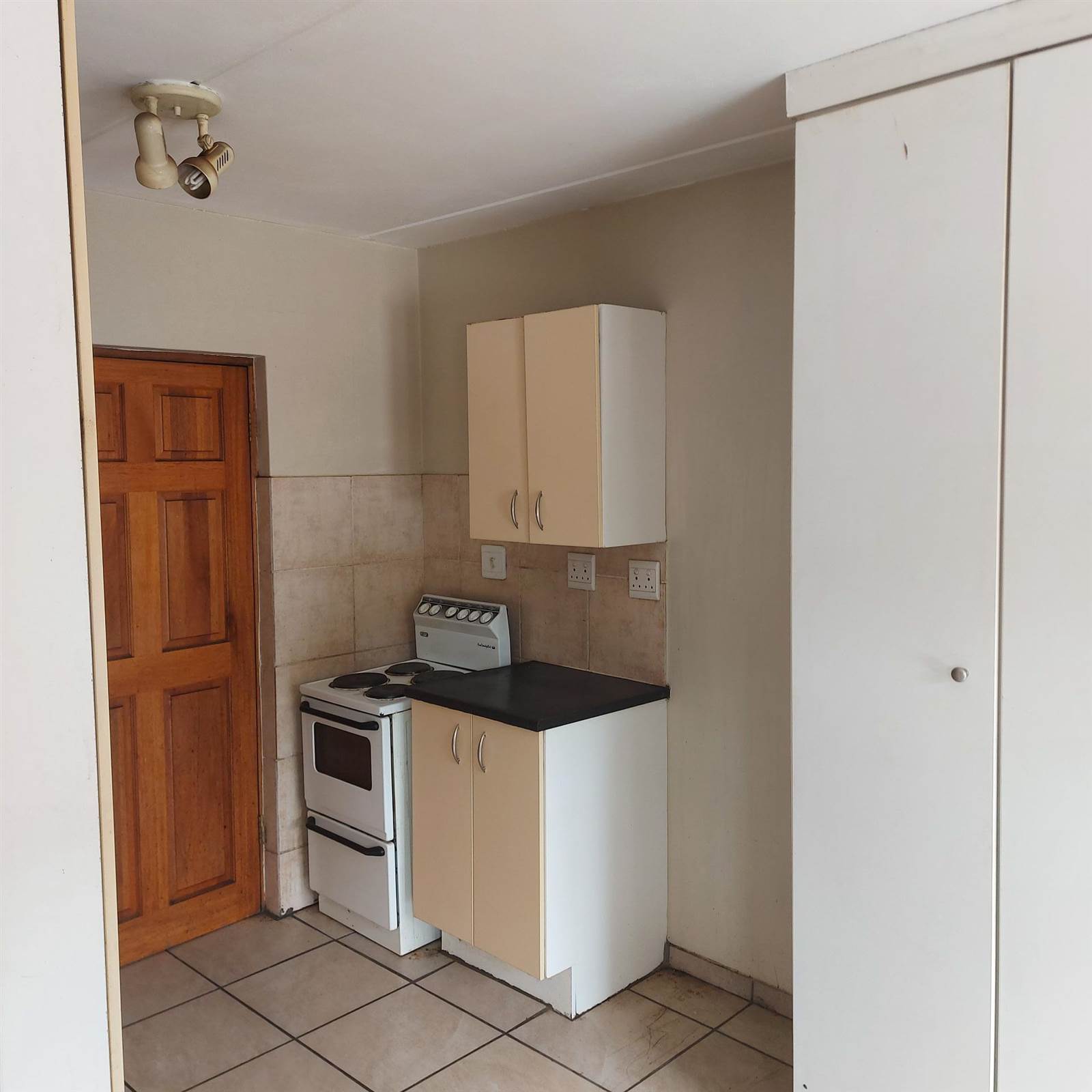 1 Bed Apartment in Auckland Park photo number 5