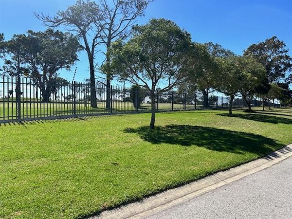 916 m² Land available in Walmer