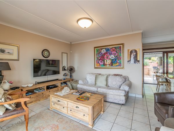 4 Bed Townhouse in Athlone Park