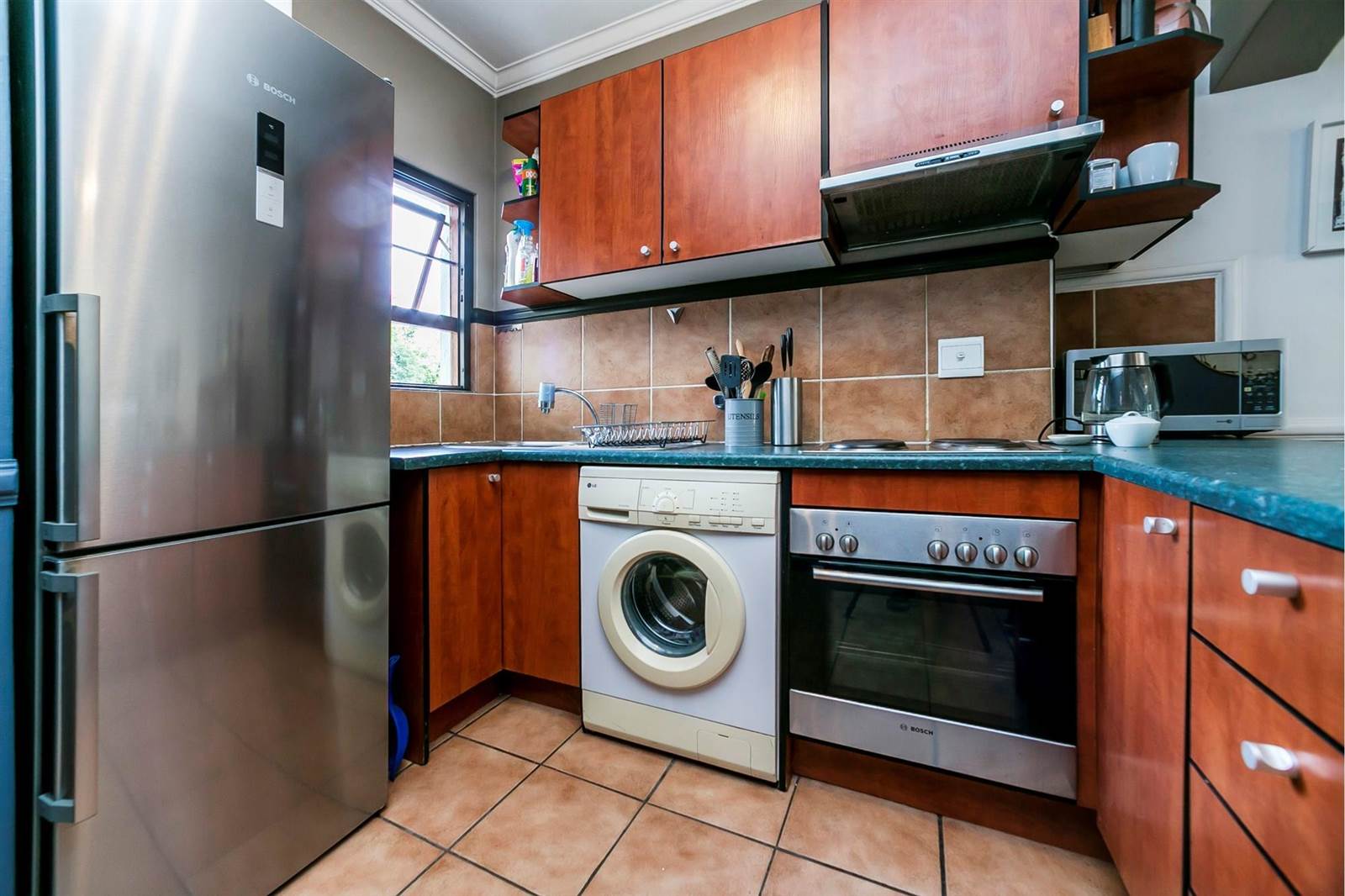 2 Bed Apartment in Saxonwold photo number 13