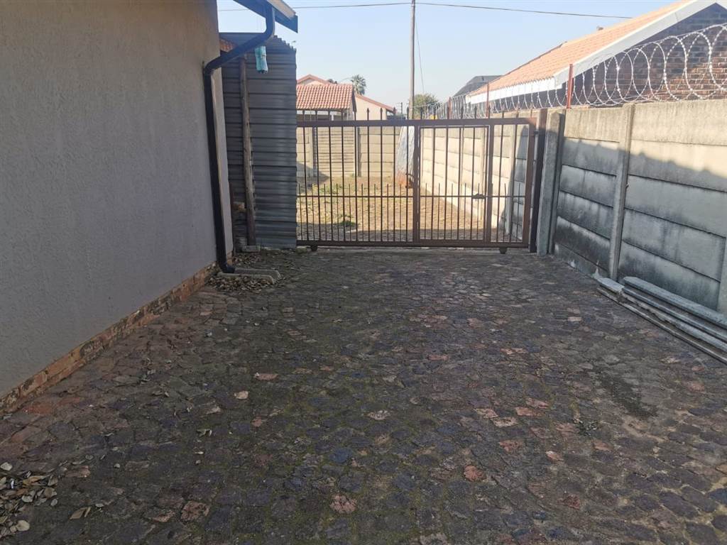 3 Bed House in Brakpan North photo number 27