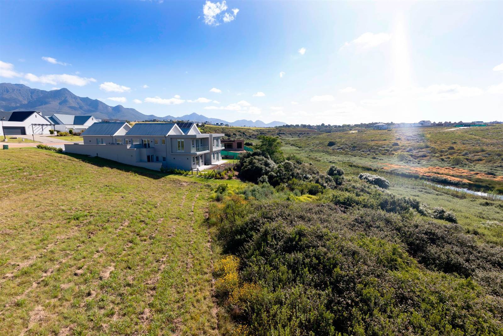 901 m² Land available in Kingswood Golf Estate photo number 1