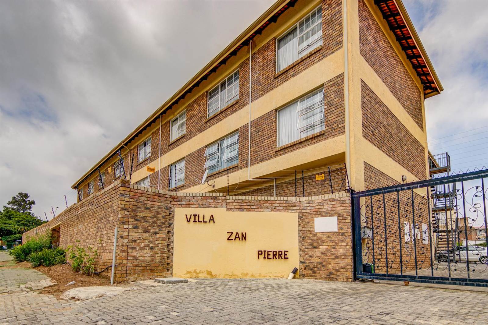 2 Bed Apartment in Kempton Park Ext 4 photo number 12
