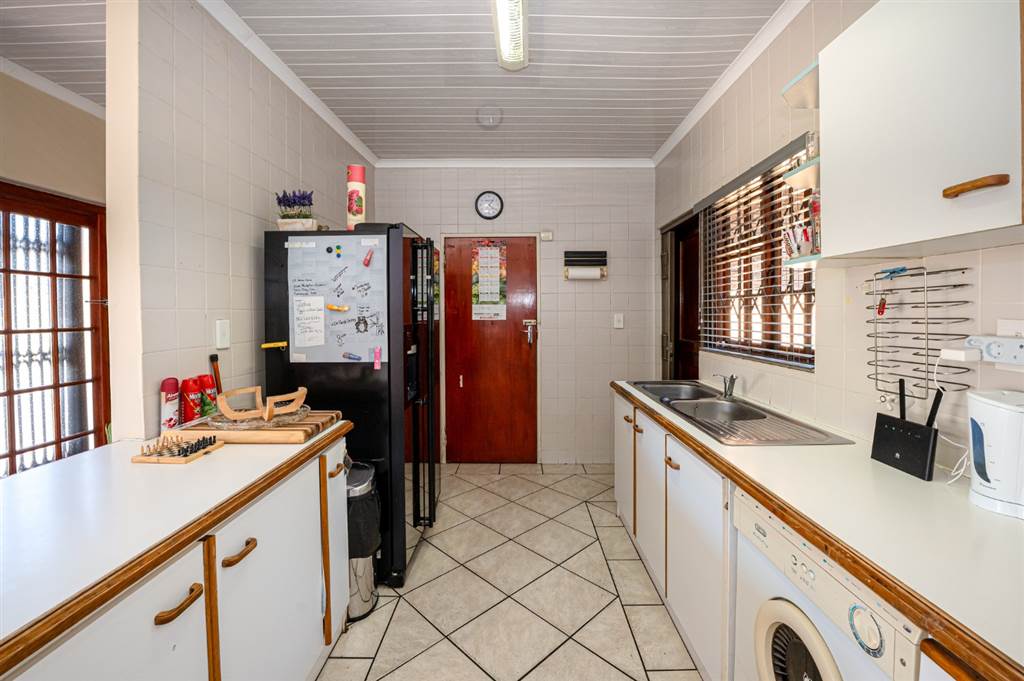 3 Bed Townhouse in Kenridge photo number 9