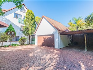 6 Bed House in Waterkloof Park
