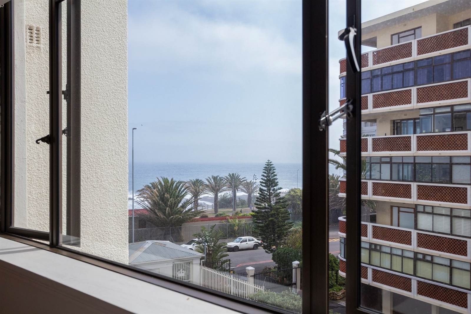 3 Bed Apartment in Sea Point photo number 16