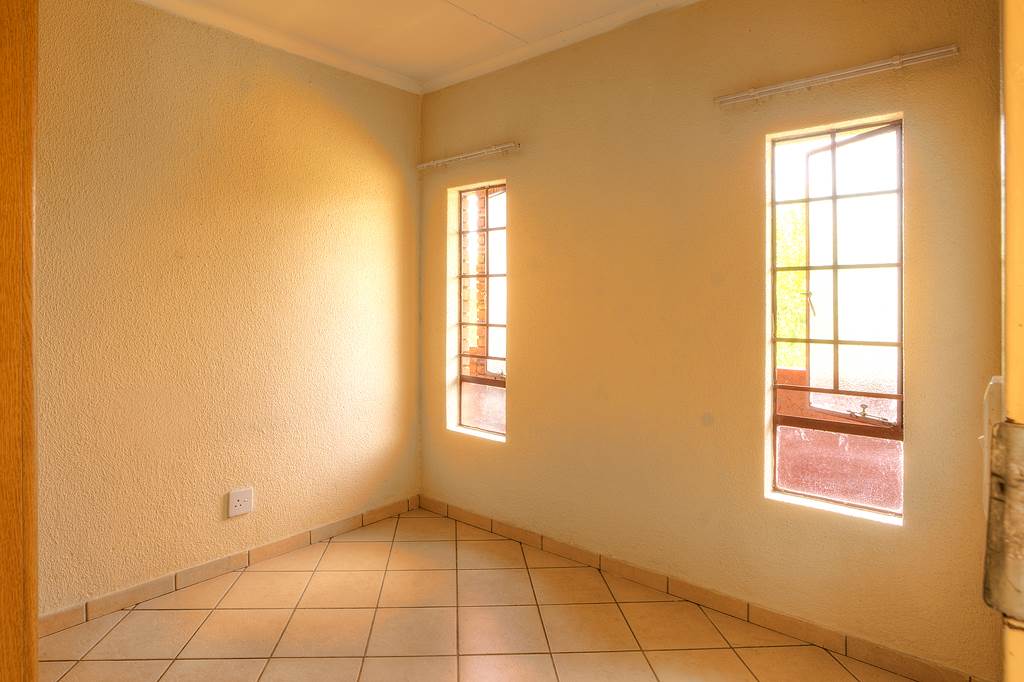 2 Bed Apartment in Proclamation Hill photo number 5