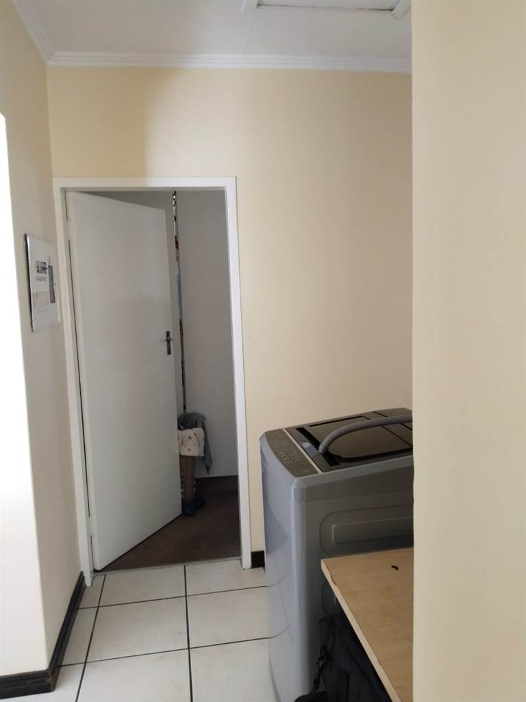 2 Bed Townhouse in Bloubosrand photo number 20