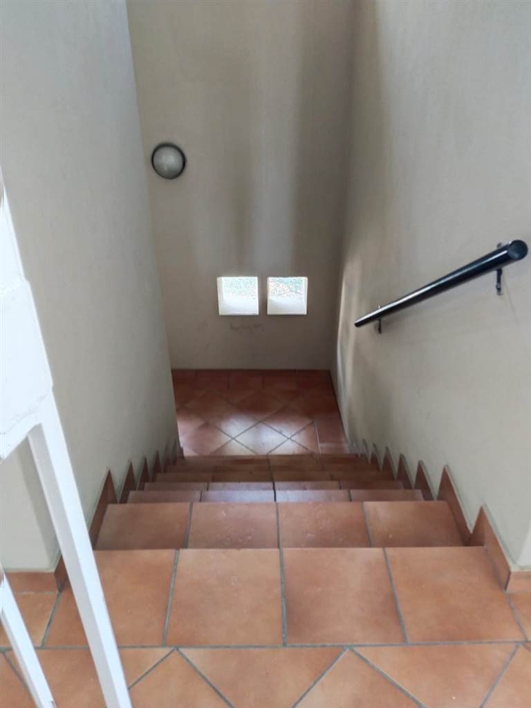 2 Bed Townhouse in Bloubosrand photo number 21