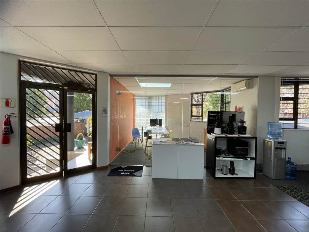 411  m² Commercial space in Blairgowrie photo number 17