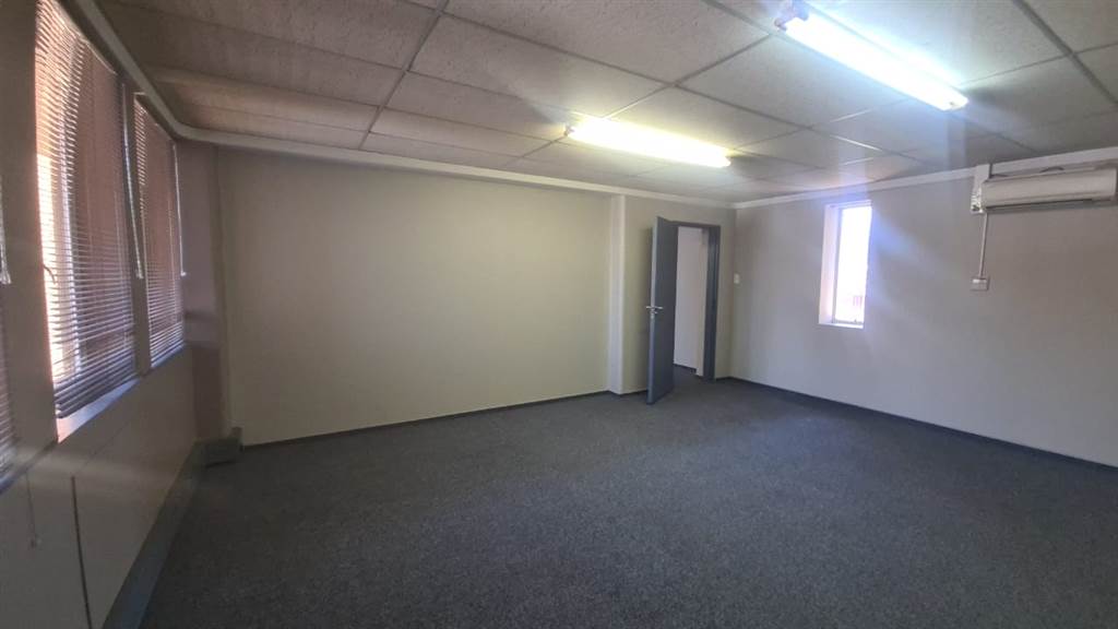 96  m² Commercial space in Pretoria Central photo number 9