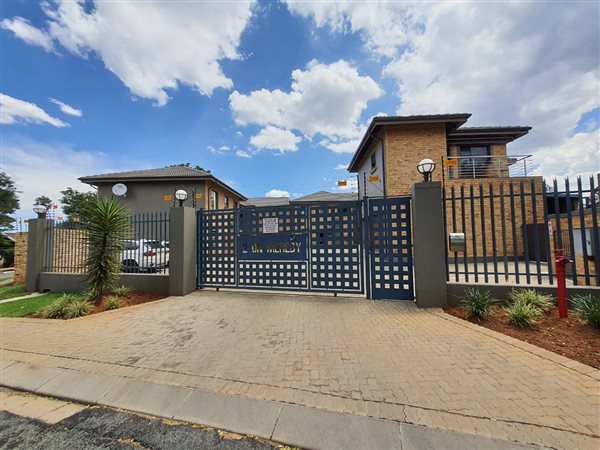 4 Bedroom Townhouse 4 Bedroom Townhouse