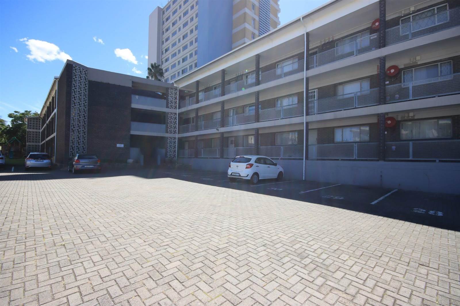 3 Bed Apartment in Southernwood photo number 3