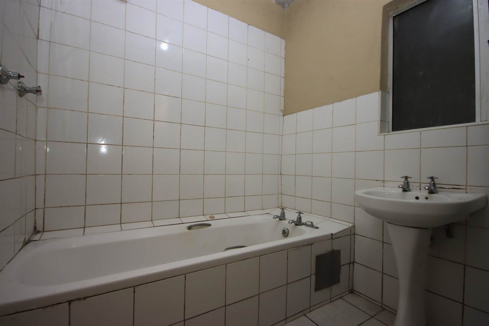 3 Bed Apartment in Southernwood photo number 10