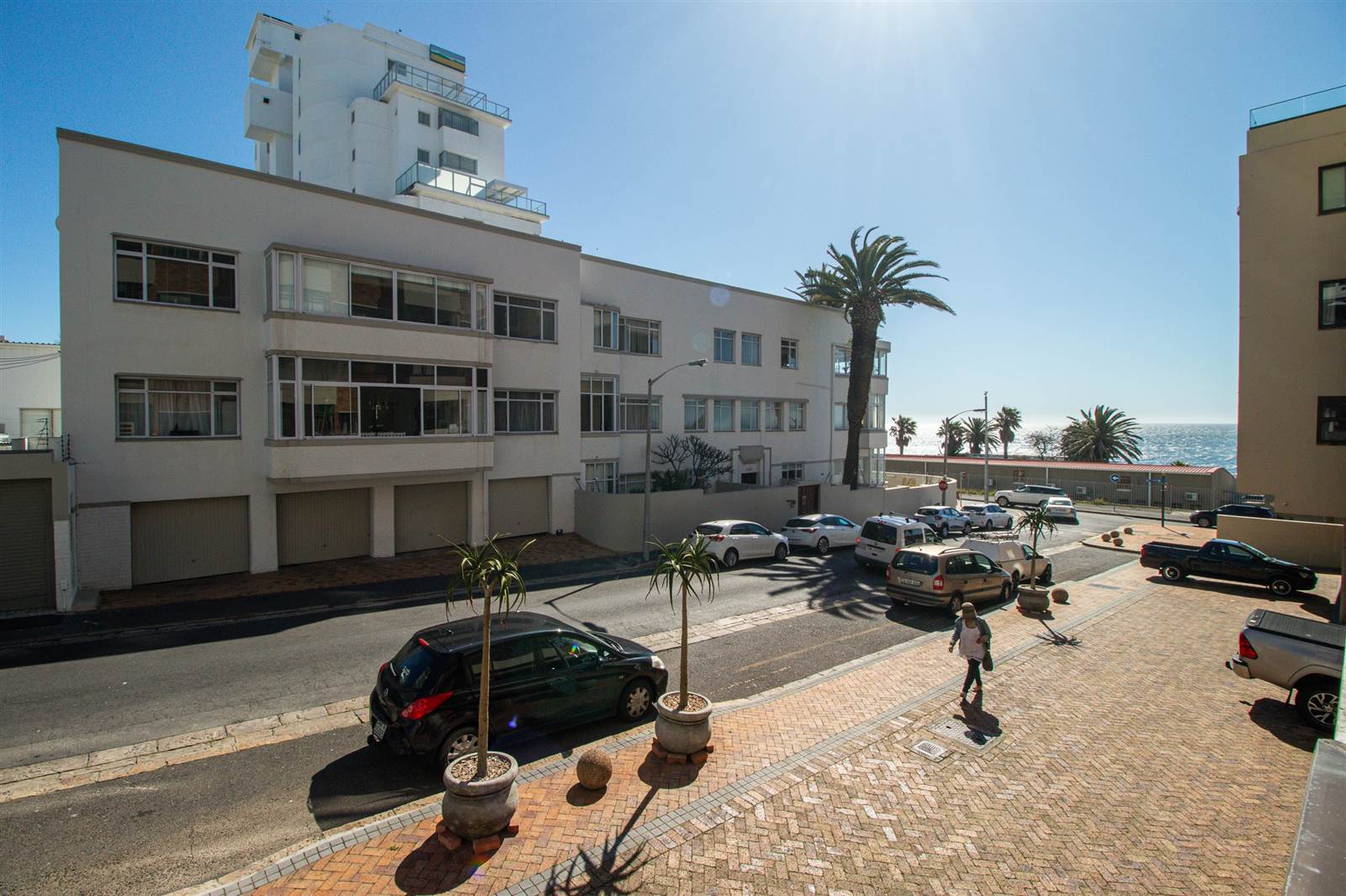 2 Bed Apartment in Sea Point photo number 2