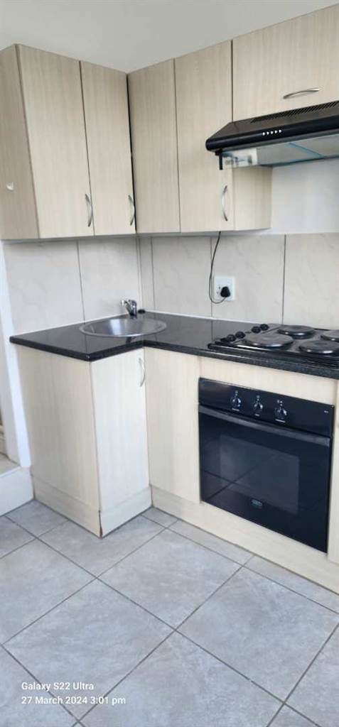 1 Bed Apartment in Craighall photo number 3