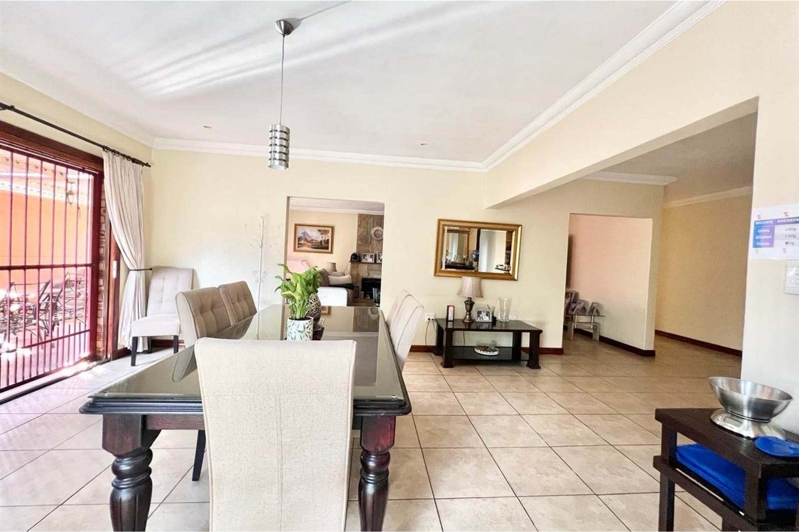 4 Bed House in Douglasdale photo number 6