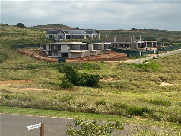 1 574 m² Land