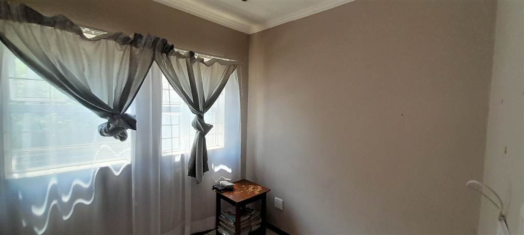 2 Bed Duplex in Pretoria North photo number 11