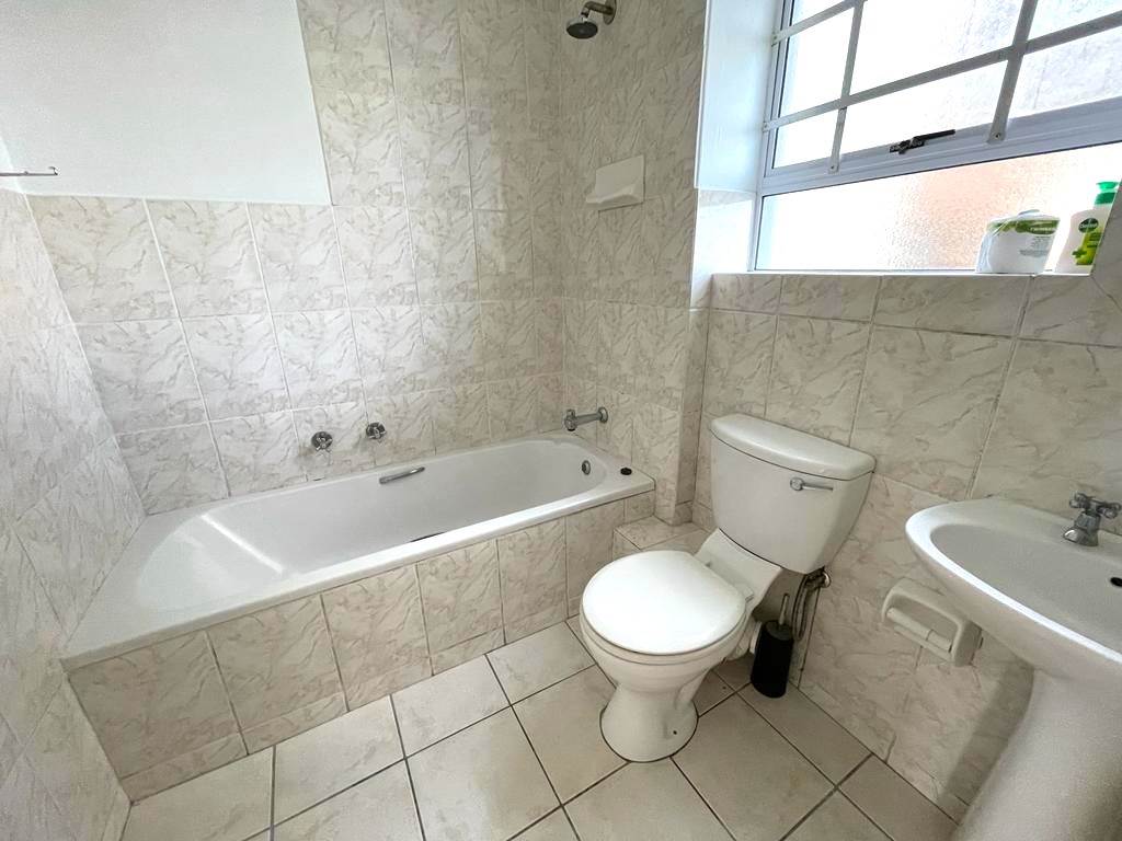 2 Bed Apartment in Pinelands photo number 13
