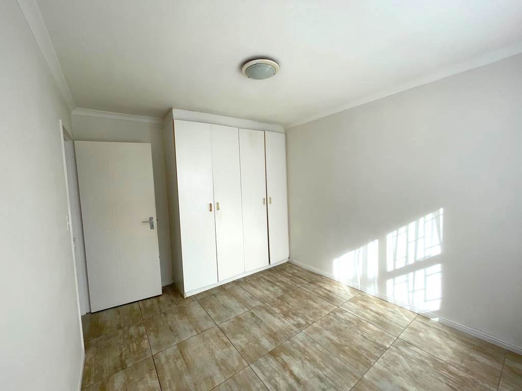 2 Bed Apartment in Pinelands photo number 5