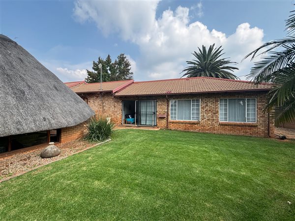 2 Bedroom Simplex 2 Bedroom Simplex