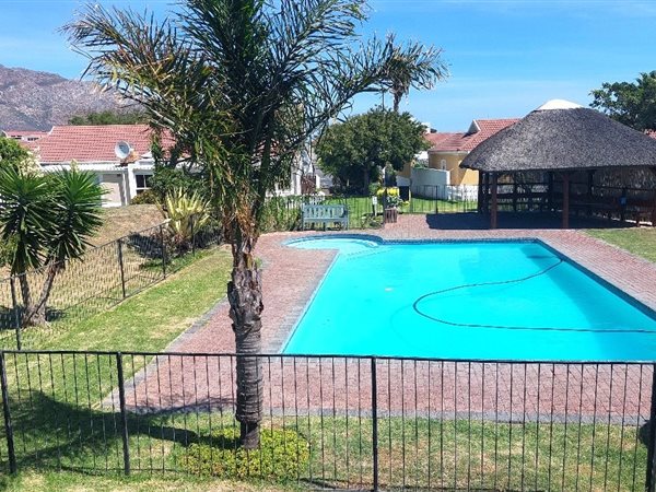 2 Bed House in Gordons Bay Central
