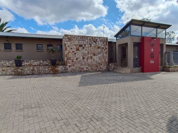 272  m² Commercial space