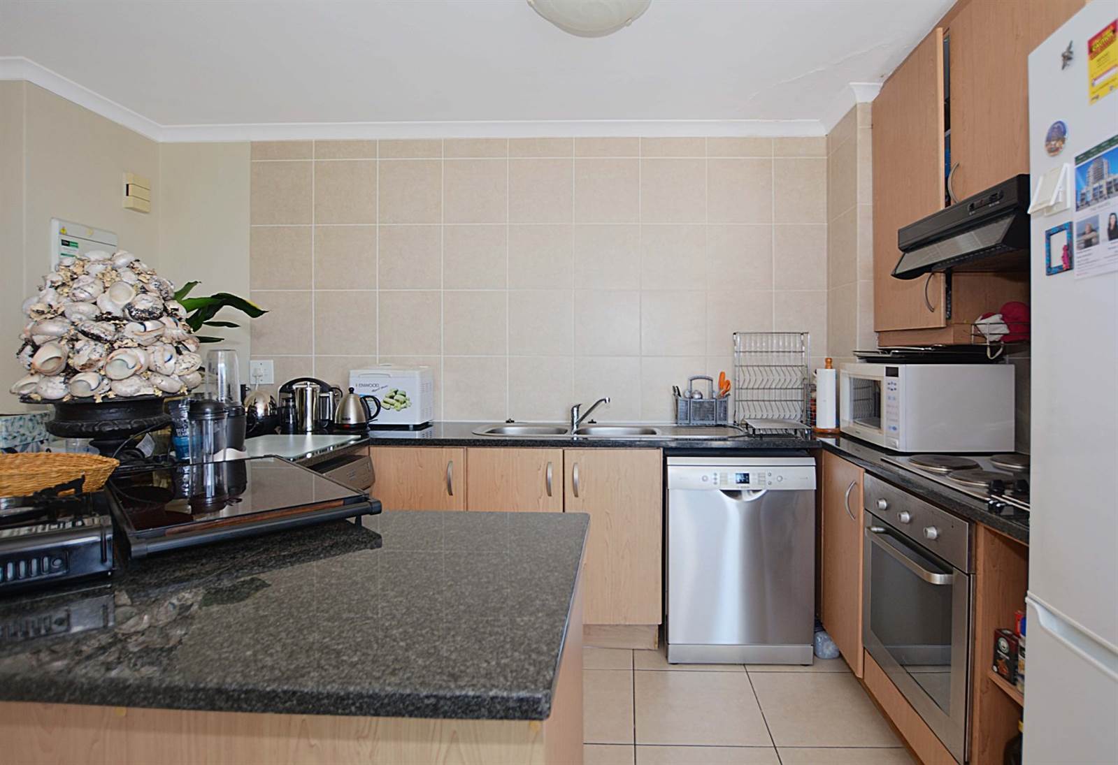 3 Bed Apartment in Tableview photo number 11