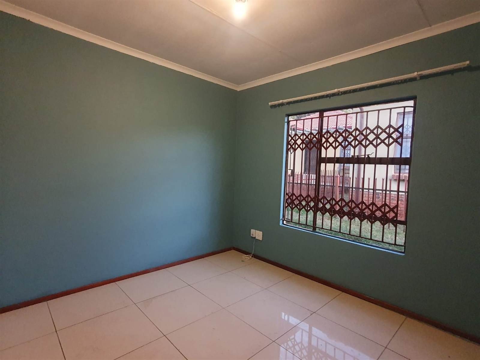 2 Bed Townhouse in Pretoria North photo number 10
