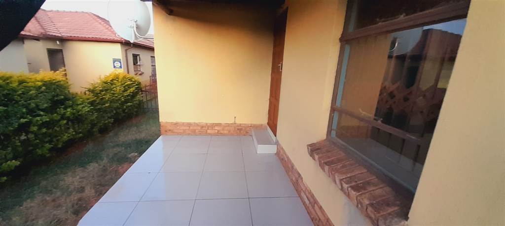 2 Bed Townhouse in Pretoria North photo number 19
