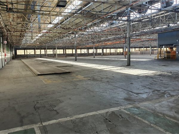 6 800  m² Industrial space