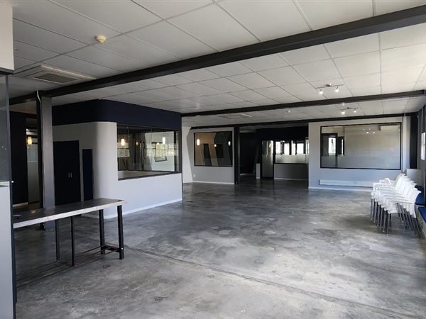 544  m² Commercial space