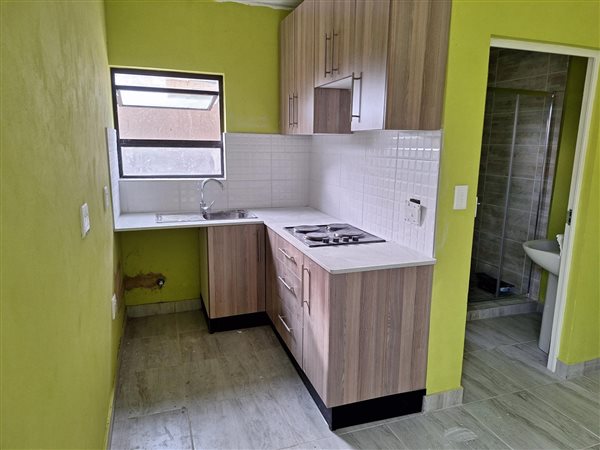 Bachelor apartment in Cosmo City