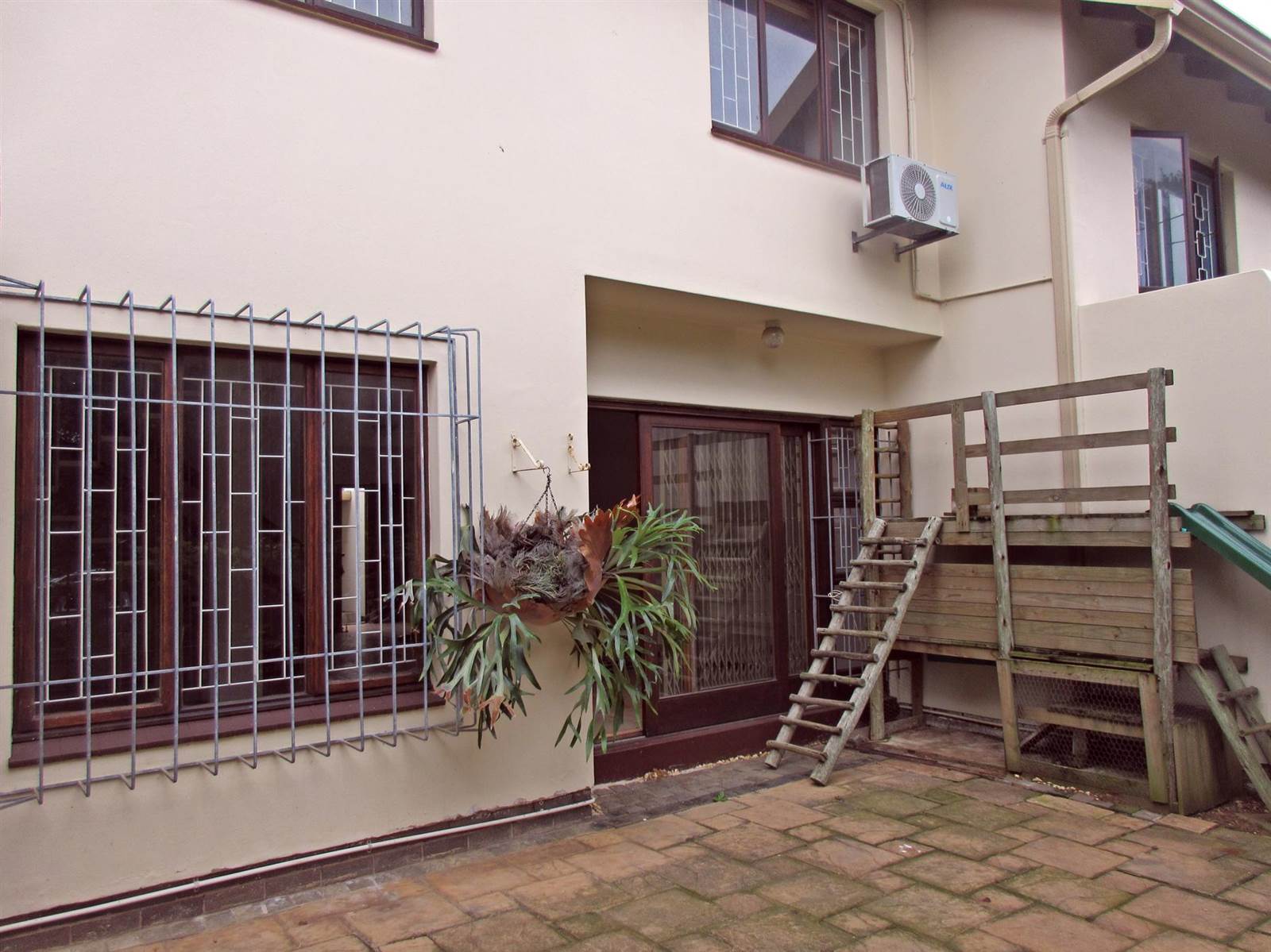 3 Bed Townhouse in Durban North photo number 5
