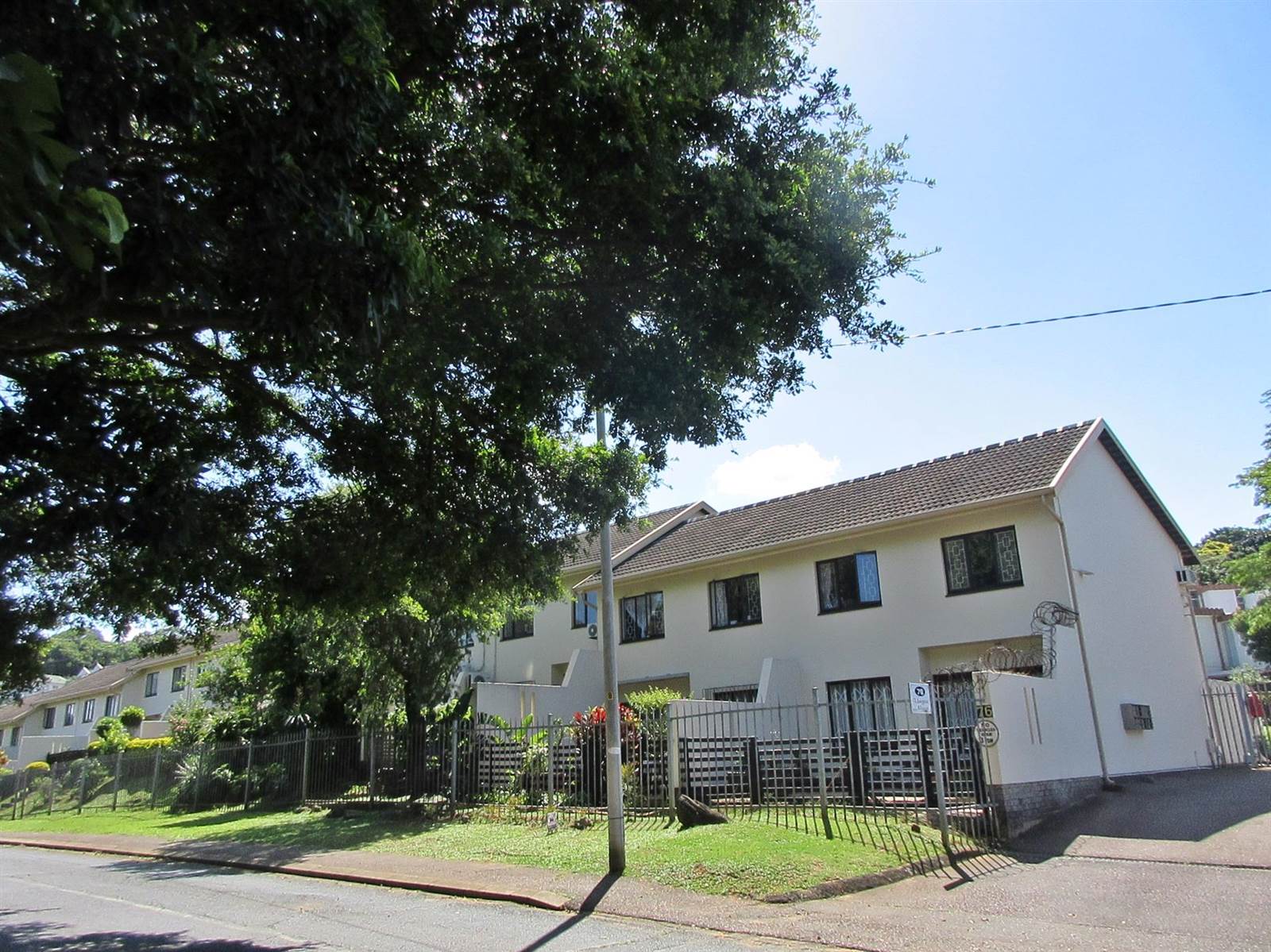 3 Bed Townhouse in Durban North photo number 2