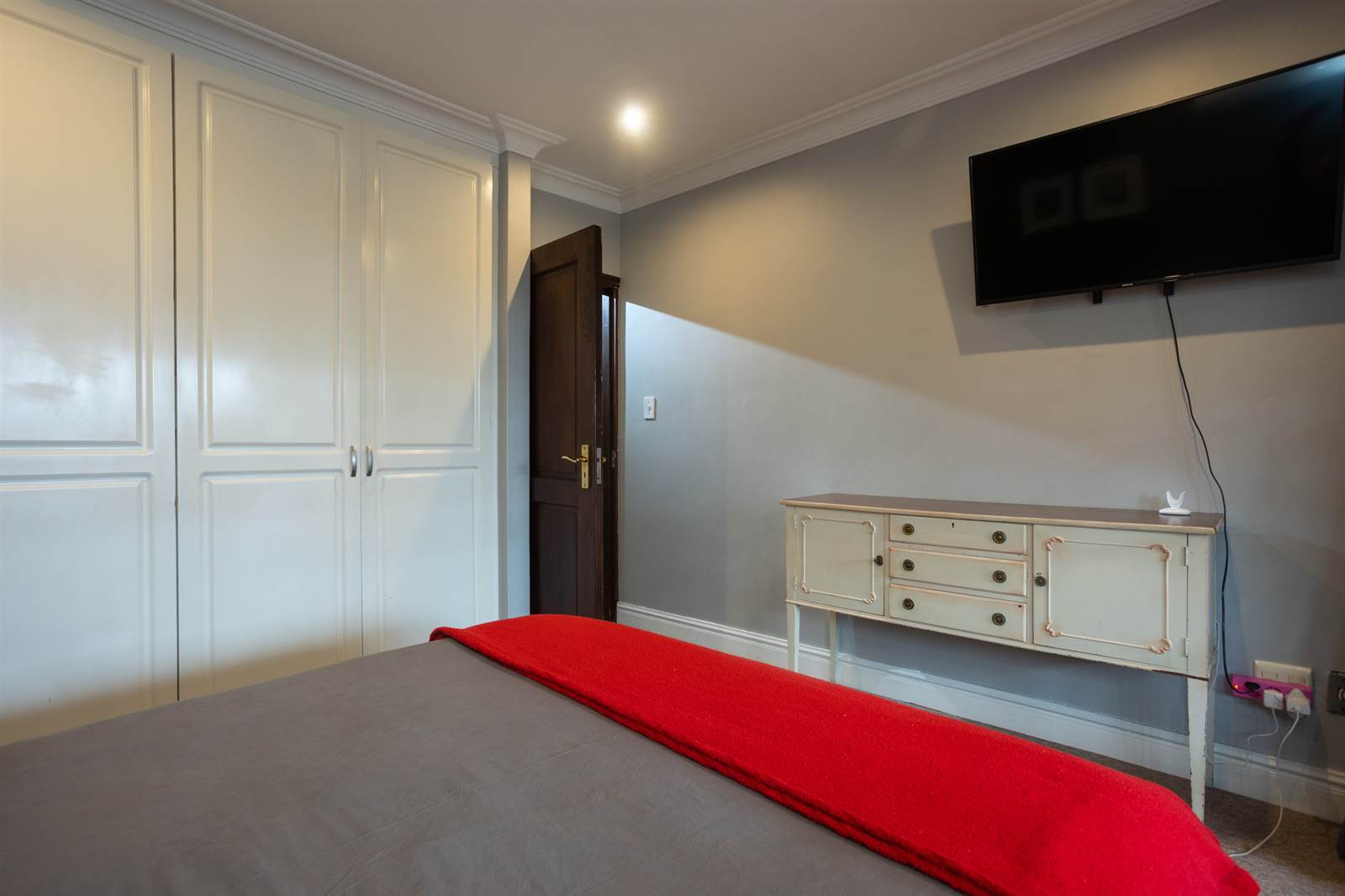 2 Bed Apartment in Clifton Hill Estate photo number 10
