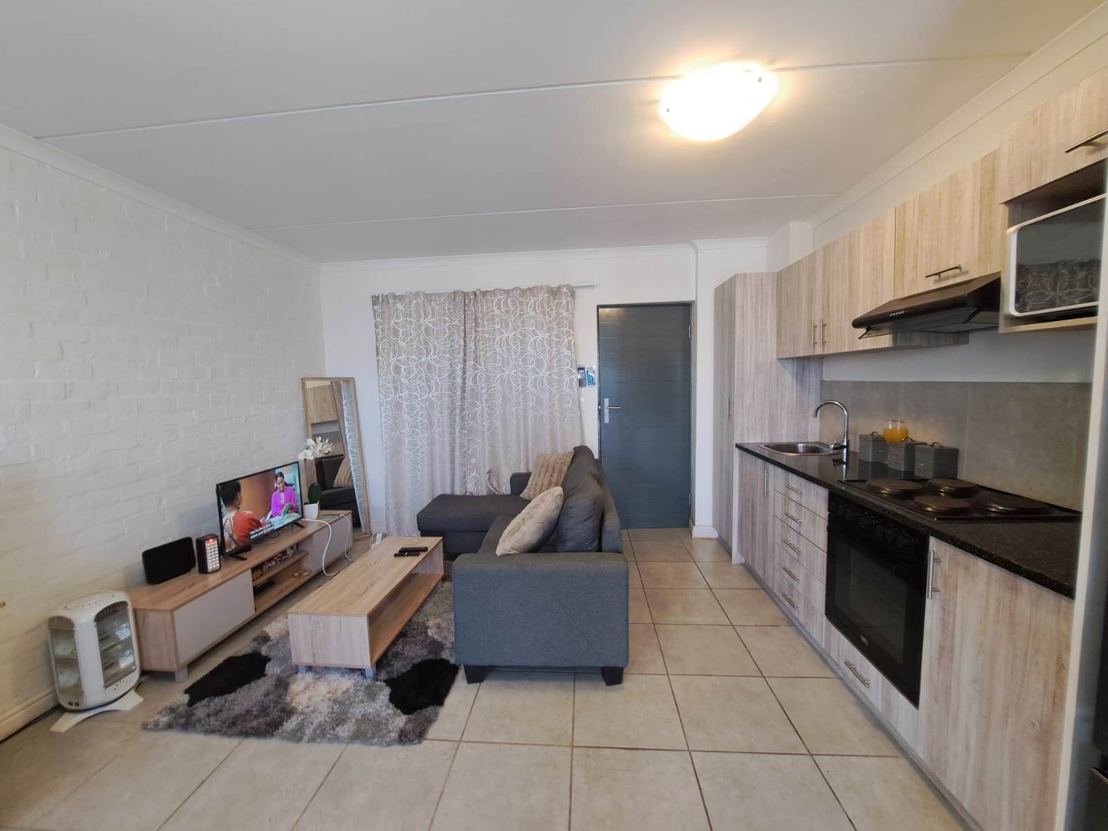 1 Bed Apartment in Bellville South photo number 2